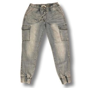 Almost Famous Cargo Lightwash Jeans
